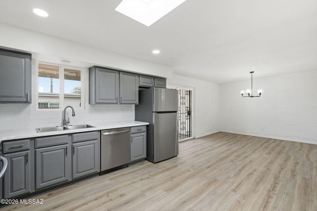 1 S Fluorite Drive, Tucson, AZ 85745