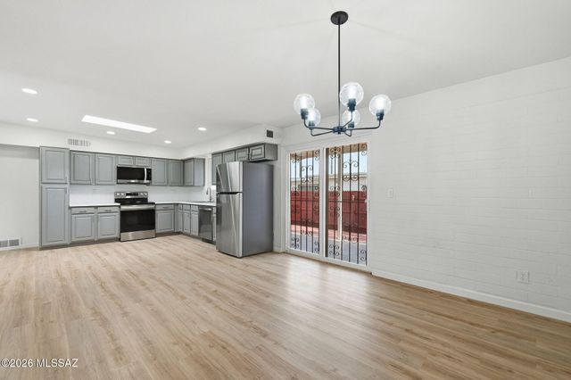 1 S Fluorite Drive, Tucson, AZ 85745