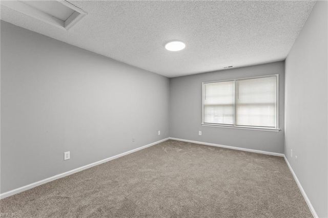 948 Saint Andrews Reach Apt B, Chesapeake, VA 23320