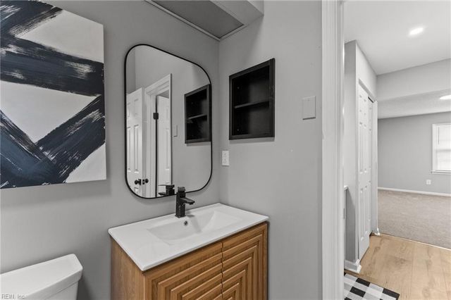 948 Saint Andrews Reach Apt B, Chesapeake, VA 23320