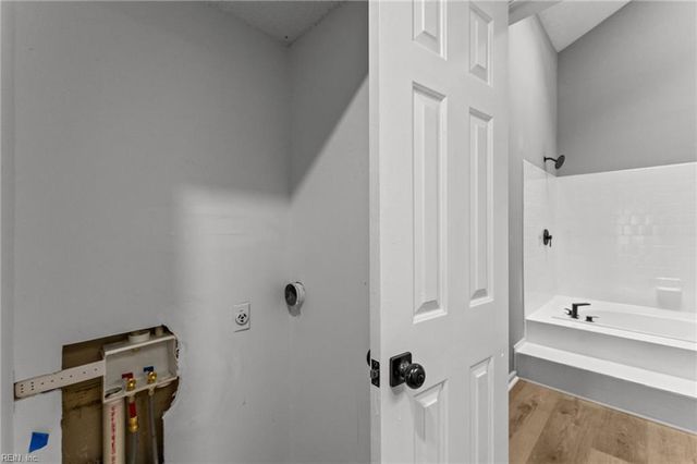 948 Saint Andrews Reach Apt B, Chesapeake, VA 23320