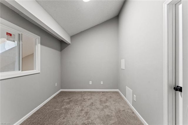 948 Saint Andrews Reach Apt B, Chesapeake, VA 23320