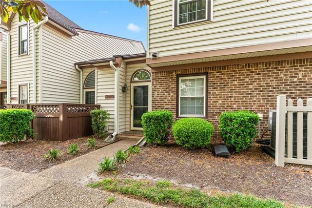 948 Saint Andrews Reach Apt B, Chesapeake, VA 23320