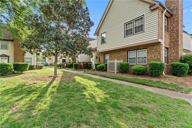 948 Saint Andrews Reach Apt B, Chesapeake, VA 23320