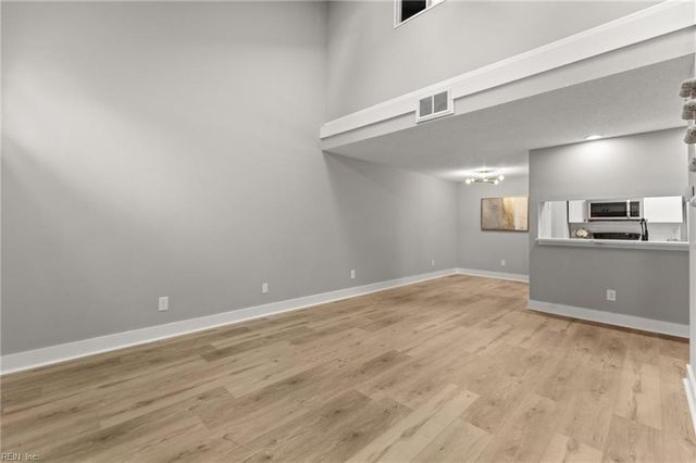 948 Saint Andrews Reach Apt B, Chesapeake, VA 23320