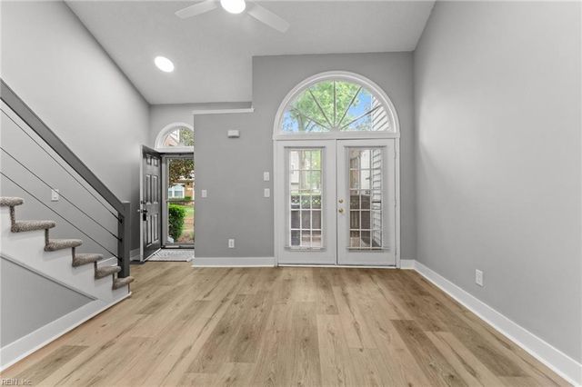 948 Saint Andrews Reach Apt B, Chesapeake, VA 23320