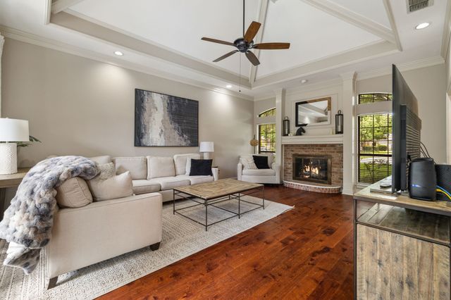 3217 Oak Tree Lane, Grapevine, TX 76051