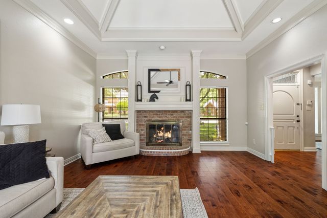 3217 Oak Tree Lane, Grapevine, TX 76051