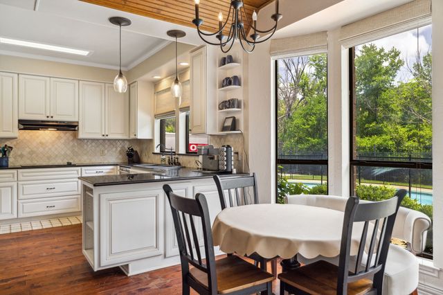 3217 Oak Tree Lane, Grapevine, TX 76051