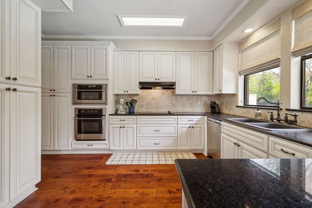 3217 Oak Tree Lane, Grapevine, TX 76051