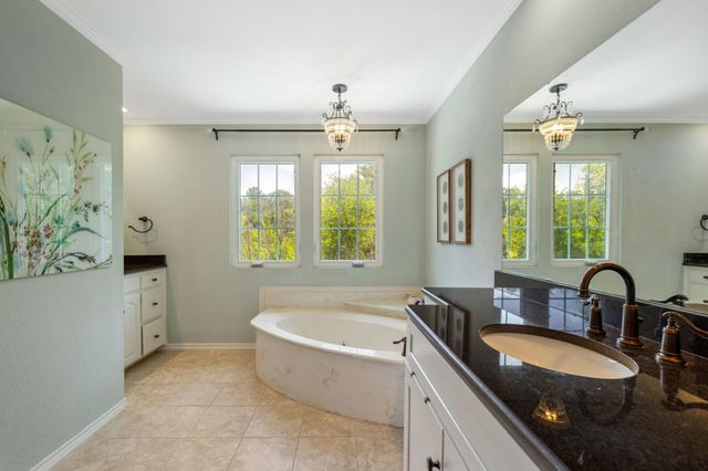3217 Oak Tree Lane, Grapevine, TX 76051