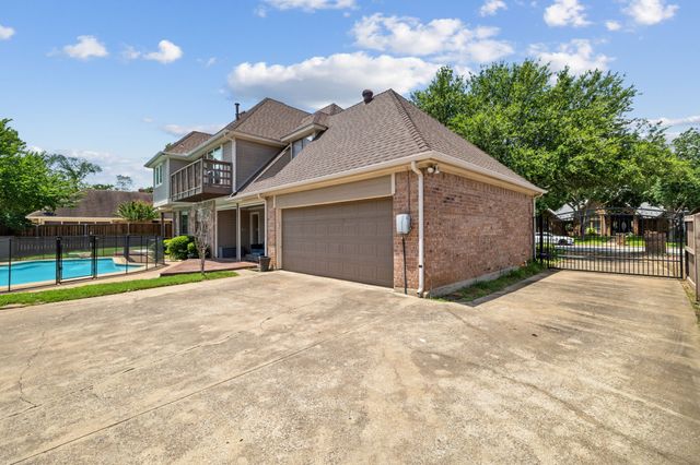 3217 Oak Tree Lane, Grapevine, TX 76051