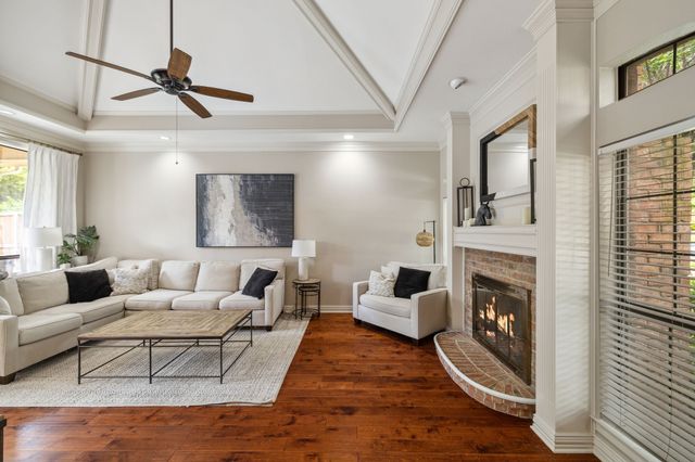 3217 Oak Tree Lane, Grapevine, TX 76051