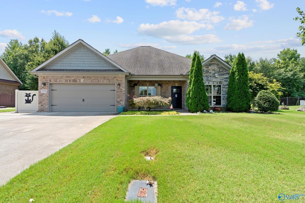 22796 Big Oak Drive, Athens, AL 35613
