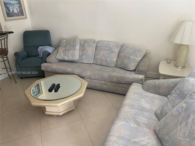 467 Golden Isles Dr 302, Hallandale Beach, FL 33009