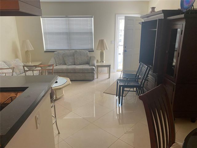 467 Golden Isles Dr 302, Hallandale Beach, FL 33009