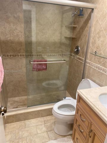 467 Golden Isles Dr 302, Hallandale Beach, FL 33009