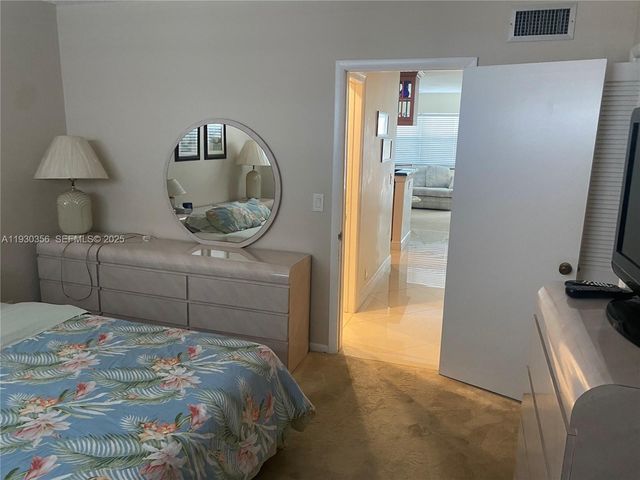 467 Golden Isles Dr 302, Hallandale Beach, FL 33009