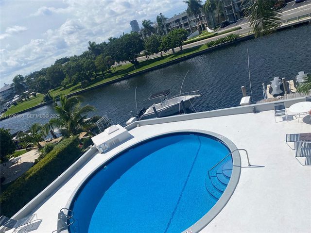 467 Golden Isles Dr 302, Hallandale Beach, FL 33009