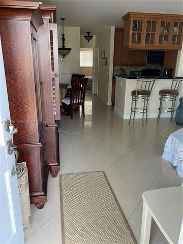 467 Golden Isles Dr 302, Hallandale Beach, FL 33009