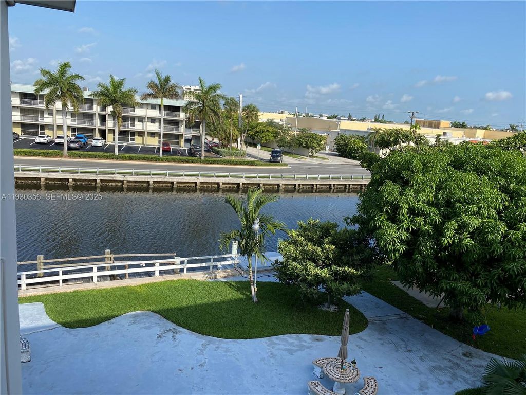 467 Golden Isles Dr 302, Hallandale Beach, FL 33009