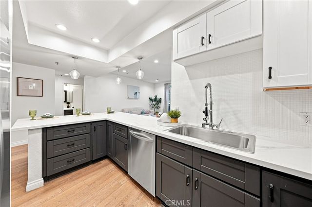 2222 N Beachwood Drive 105, Los Angeles, CA 90068