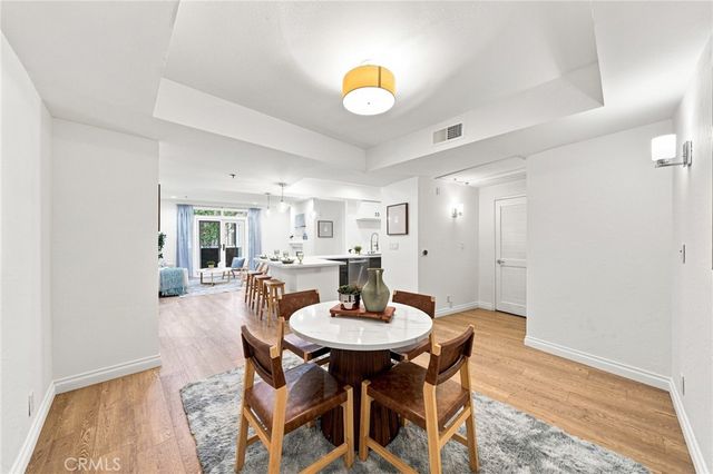 2222 N Beachwood Drive 105, Los Angeles, CA 90068