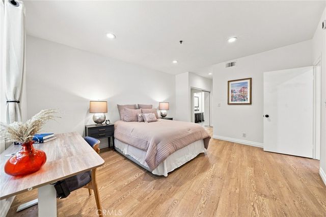 2222 N Beachwood Drive 105, Los Angeles, CA 90068