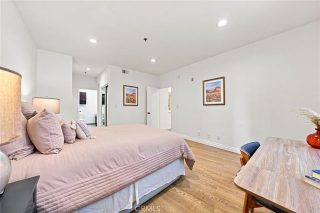 2222 N Beachwood Drive 105, Los Angeles, CA 90068