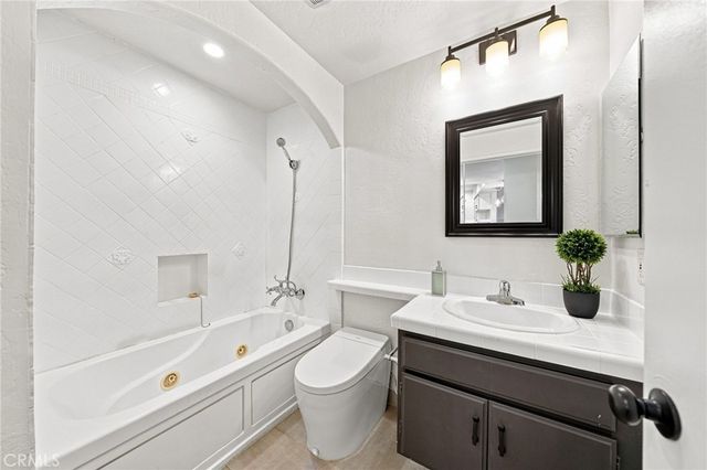 2222 N Beachwood Drive 105, Los Angeles, CA 90068