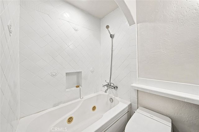 2222 N Beachwood Drive 105, Los Angeles, CA 90068