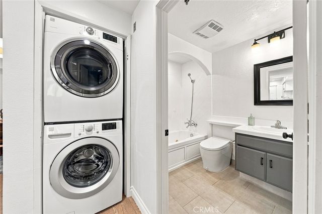 2222 N Beachwood Drive 105, Los Angeles, CA 90068