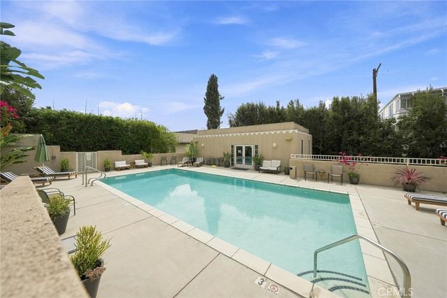 2222 N Beachwood Drive 105, Los Angeles, CA 90068