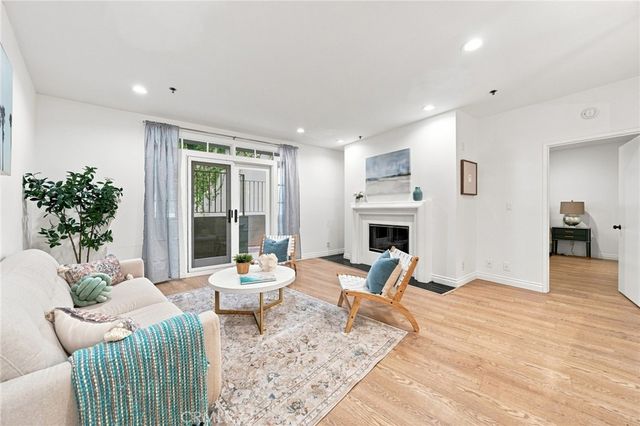2222 N Beachwood Drive 105, Los Angeles, CA 90068