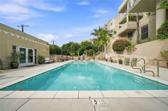 2222 N Beachwood Drive 105, Los Angeles, CA 90068