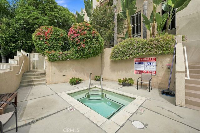 2222 N Beachwood Drive 105, Los Angeles, CA 90068