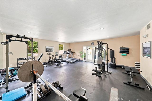 2222 N Beachwood Drive 105, Los Angeles, CA 90068
