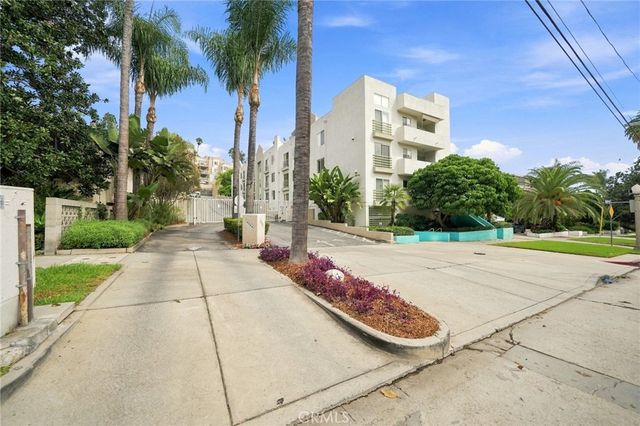 2222 N Beachwood Drive 105, Los Angeles, CA 90068