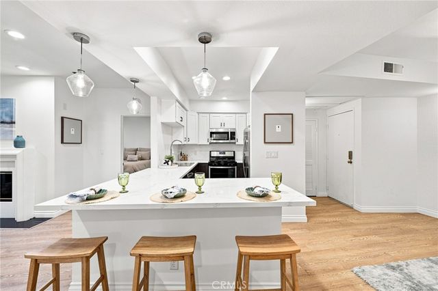 2222 N Beachwood Drive 105, Los Angeles, CA 90068