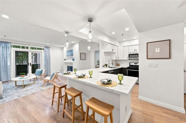2222 N Beachwood Drive 105, Los Angeles, CA 90068