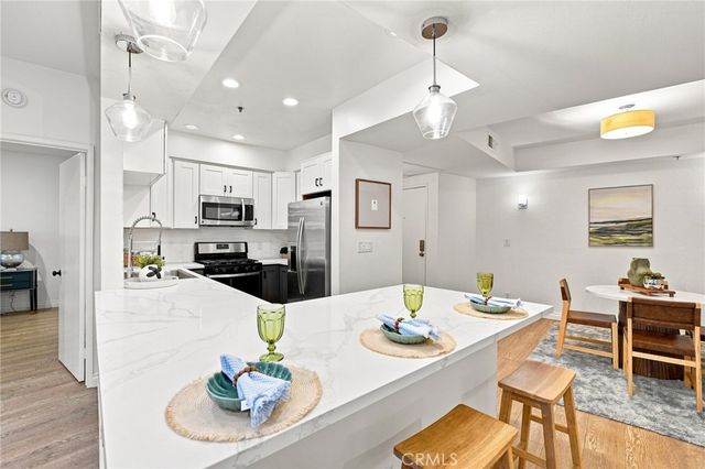 2222 N Beachwood Drive 105, Los Angeles, CA 90068