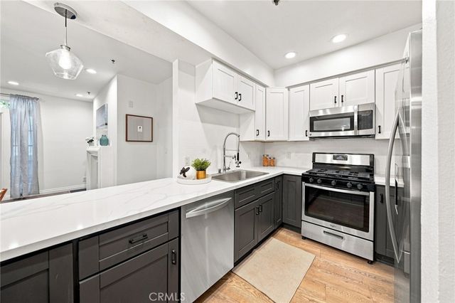 2222 N Beachwood Drive 105, Los Angeles, CA 90068