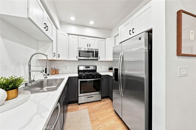 2222 N Beachwood Drive 105, Los Angeles, CA 90068