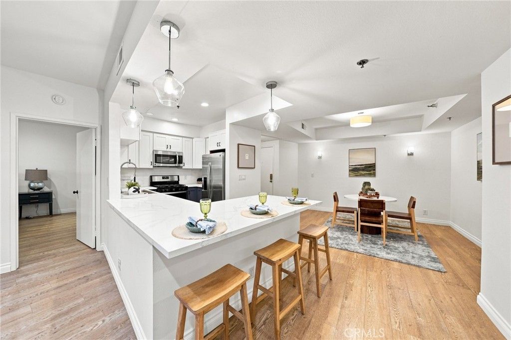 2222 N Beachwood Drive 105, Los Angeles, CA 90068
