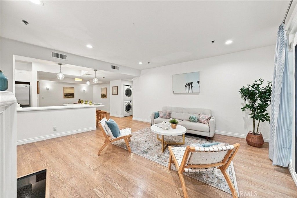2222 N Beachwood Drive 105, Los Angeles, CA 90068 — photo 2