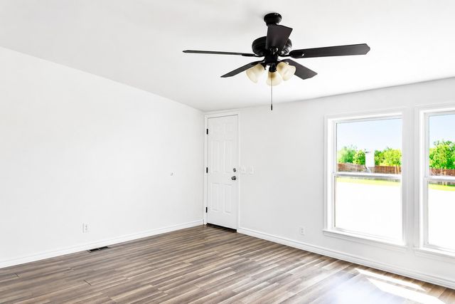 136 Alameda DR, Cedar Creek, TX 78612