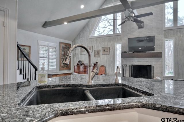 426 Lonestar Ln, Hideaway, TX 75771