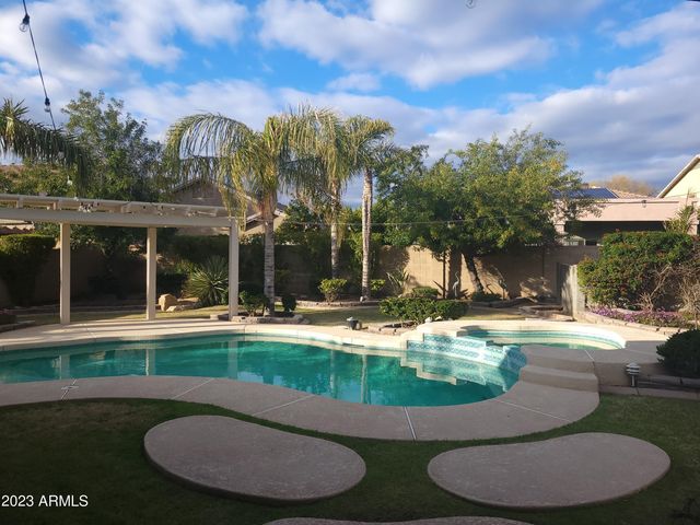 13406 W Port Royale Lane, Surprise, AZ 85379