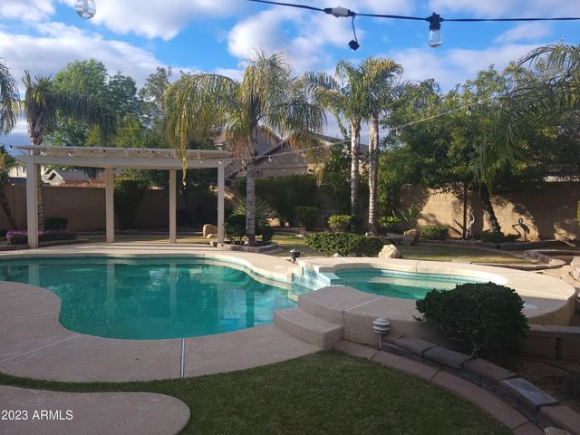 13406 W Port Royale Lane, Surprise, AZ 85379