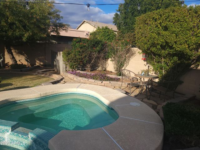 13406 W Port Royale Lane, Surprise, AZ 85379